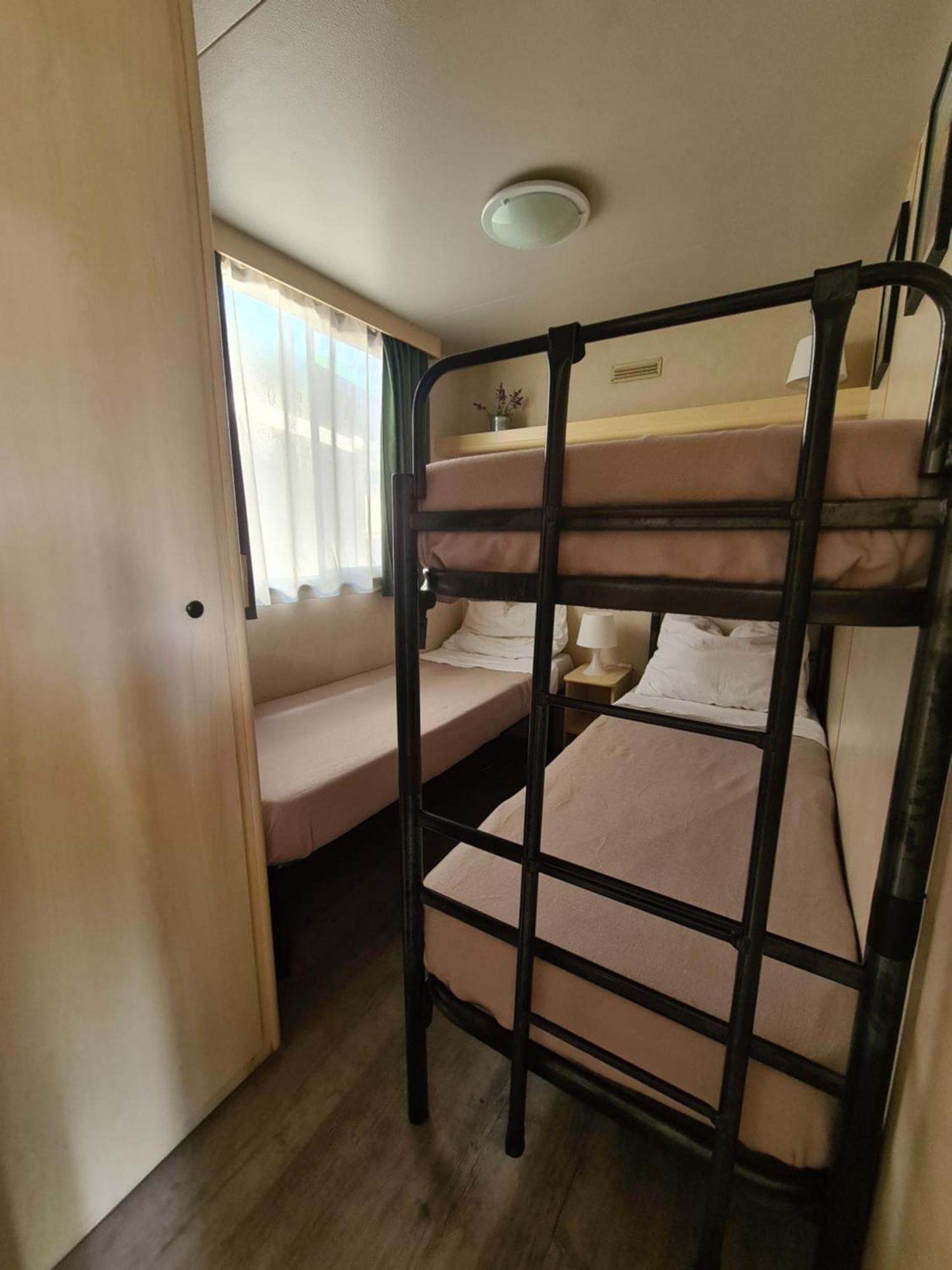 Comfortabele Familie Met Veranda Incl Airco Dichtbij Zee! Chalet *