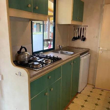Comfortabele Familie Chalets Met Veranda Incl Airco Dichtbij Zee! Viareggio Exterior photo